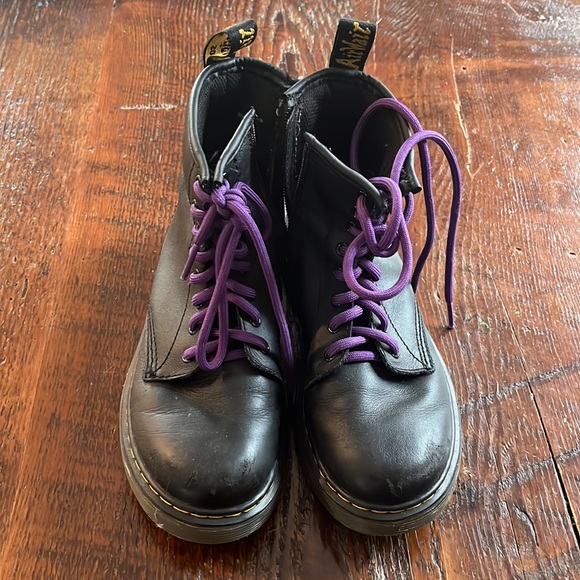 Kids Dr. Martens 8 hole size US 3 - Picture 2 of 4